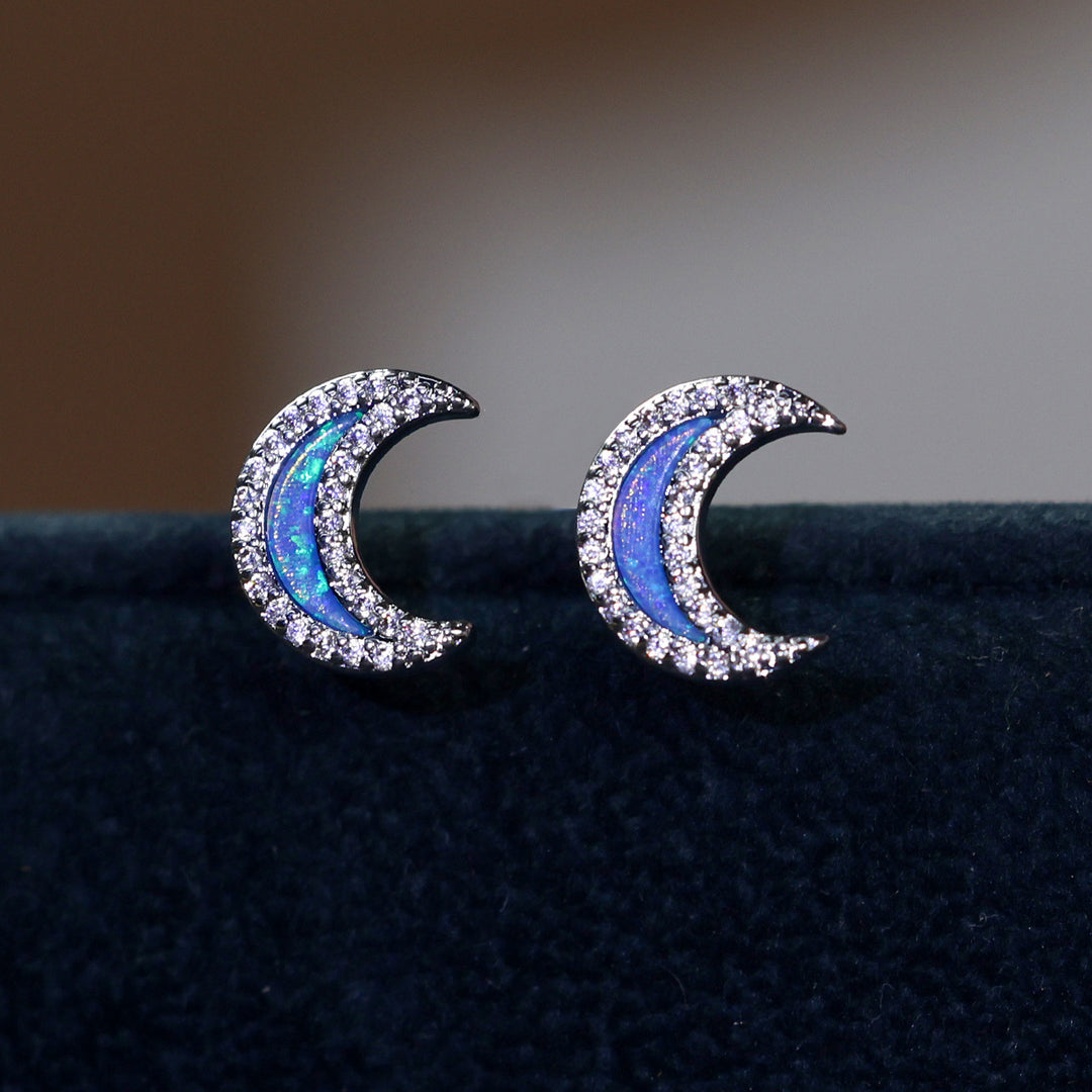 Boucles d'oreilles en forme de lune avec zircon bleu opale Olivenorma