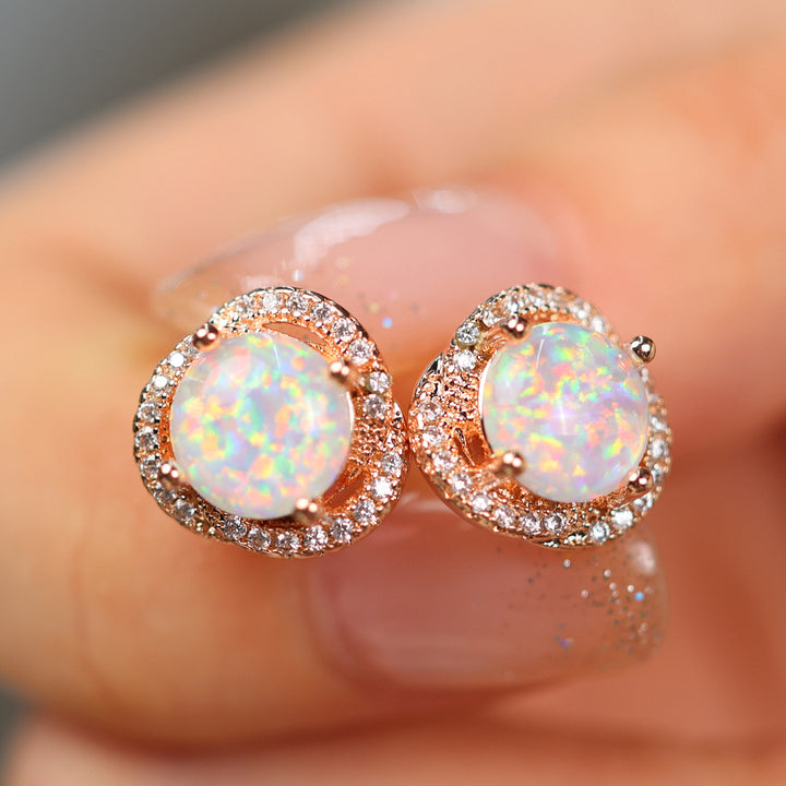 Boucles d'oreilles de luxe légères en forme de trèfle avec zircon blanc opale Olivenorma