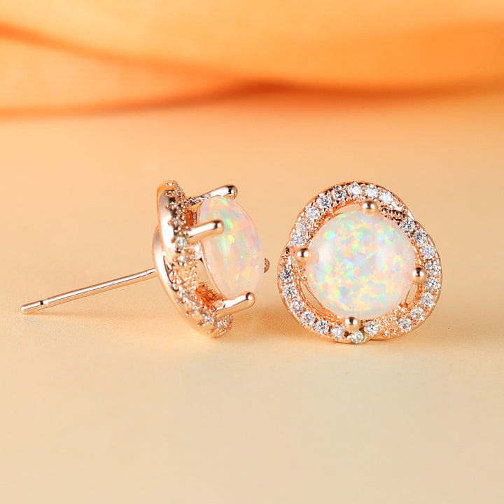 Boucles d'oreilles de luxe légères en forme de trèfle avec zircon blanc opale Olivenorma