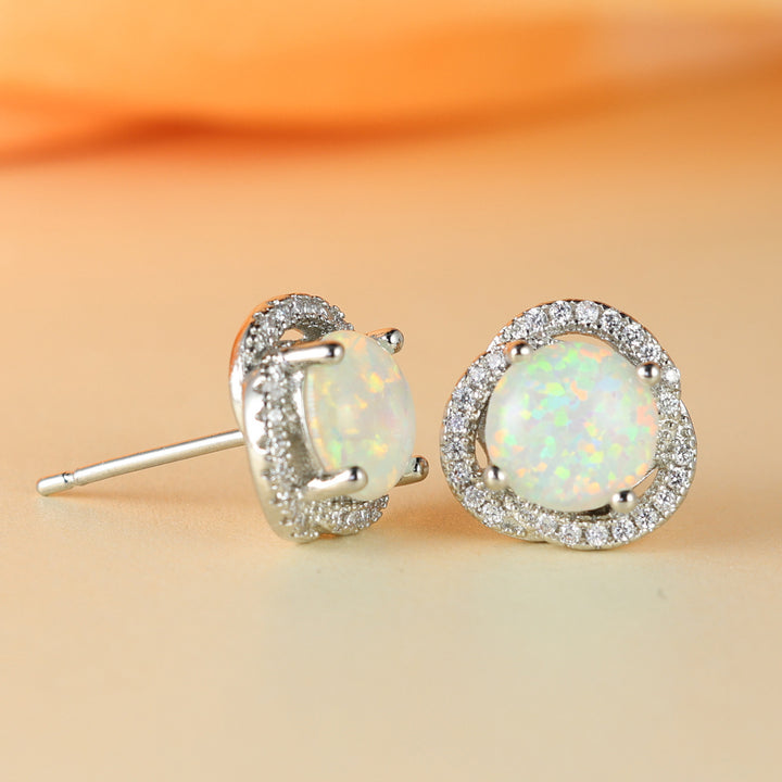 Boucles d'oreilles de luxe légères en forme de trèfle avec zircon blanc opale Olivenorma