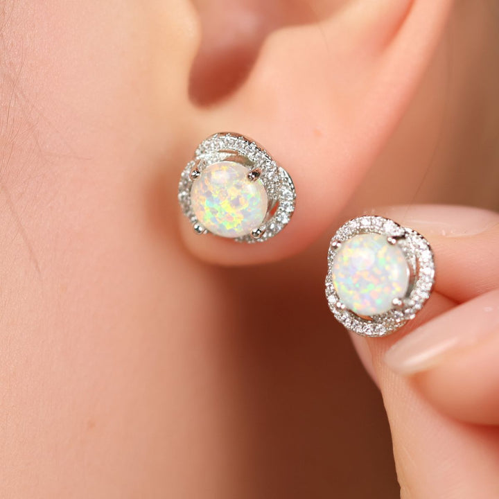 Boucles d'oreilles de luxe légères en forme de trèfle avec zircon blanc opale Olivenorma