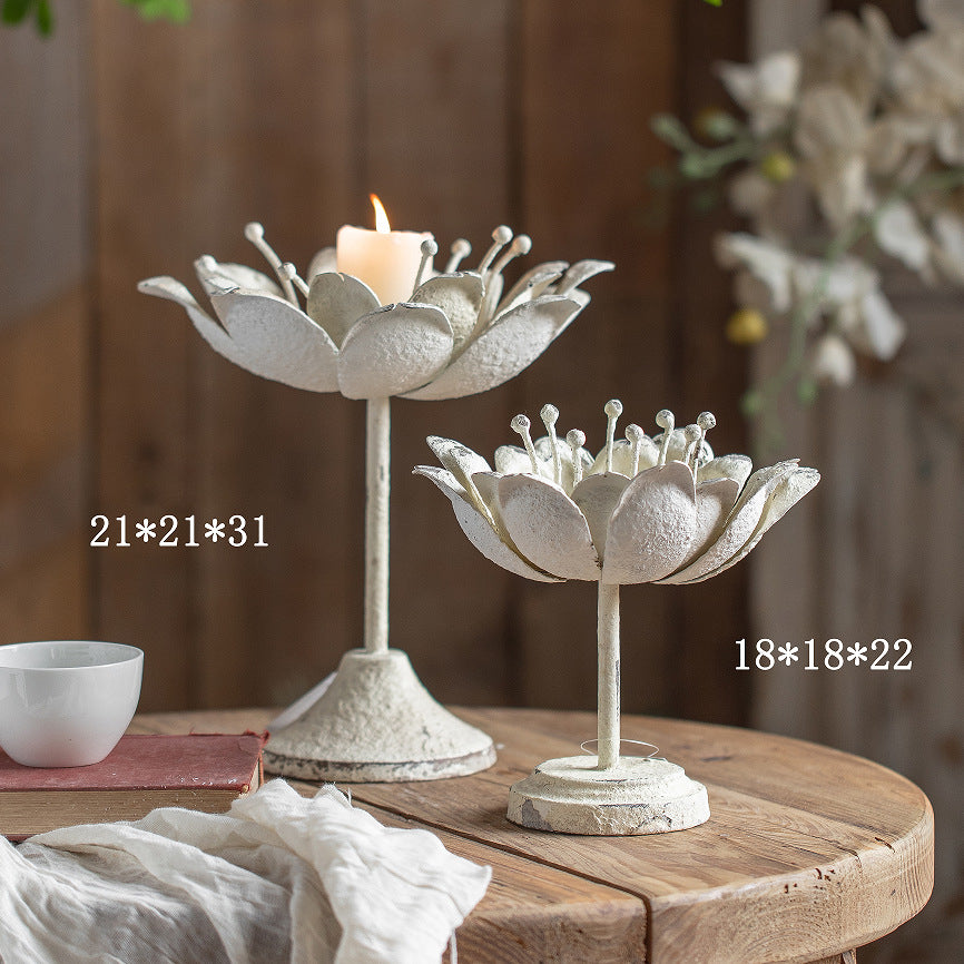Bougeoir en fer sculpté en forme de lotus Olivenorma