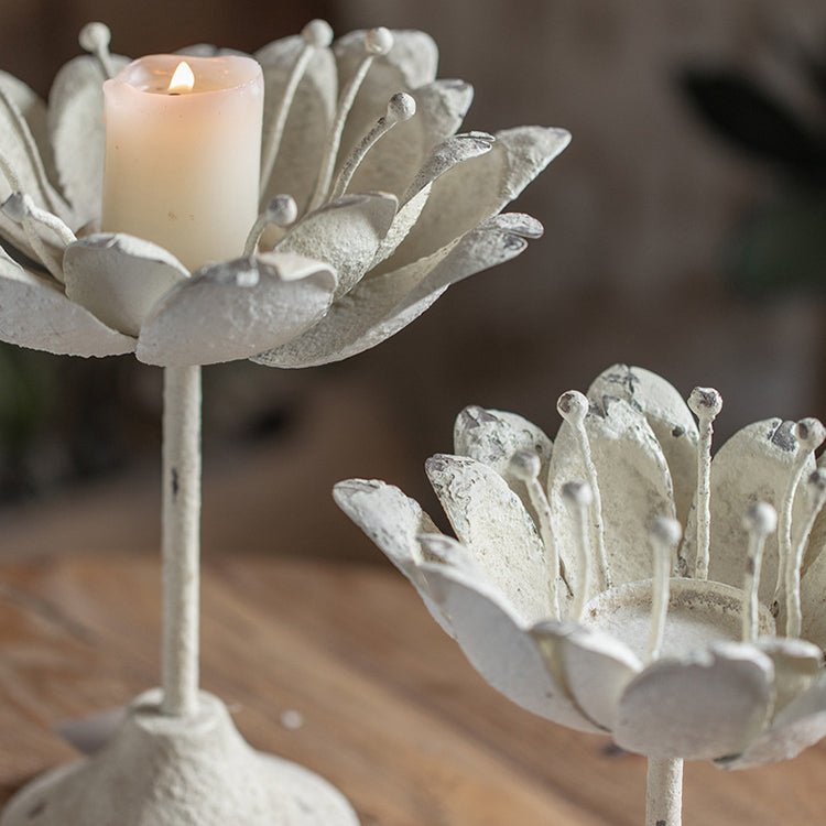 Bougeoir en fer sculpté en forme de lotus Olivenorma
