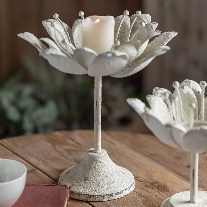 Bougeoir en fer sculpté en forme de lotus Olivenorma