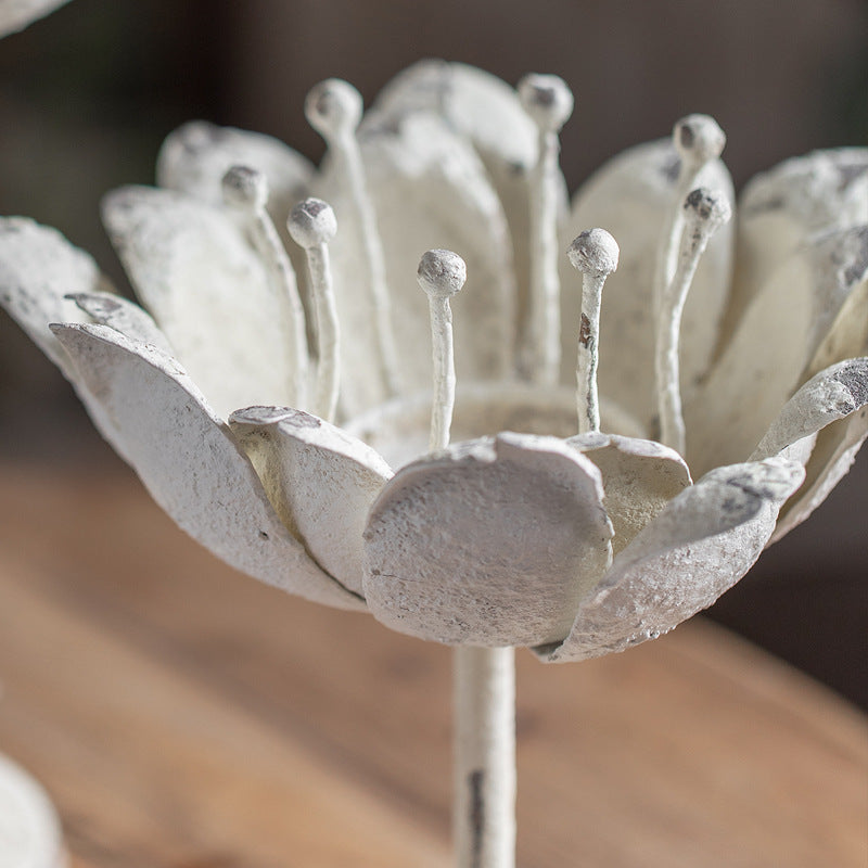Bougeoir en fer sculpté en forme de lotus Olivenorma