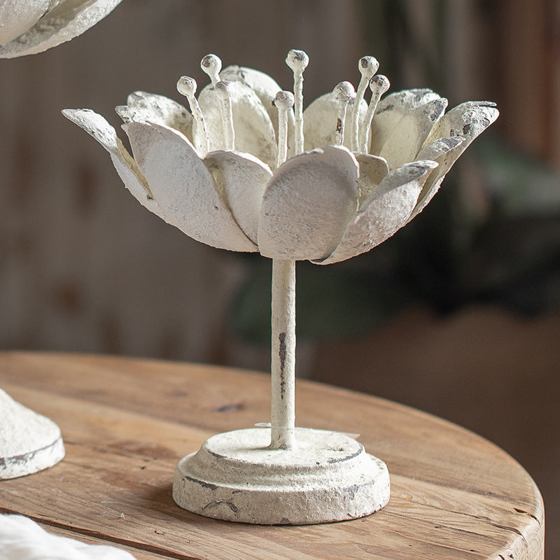 Bougeoir en fer sculpté en forme de lotus Olivenorma