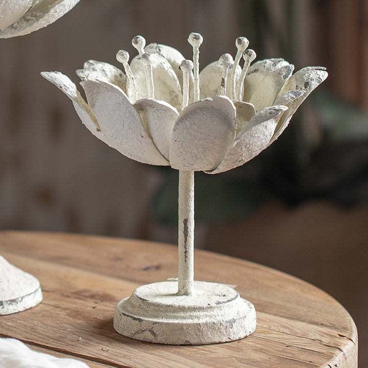 Bougeoir en fer sculpté en forme de lotus Olivenorma