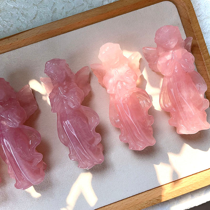 Décoration en pierre précieuse d'ange priant gravée en quartz rose Olivenorma
