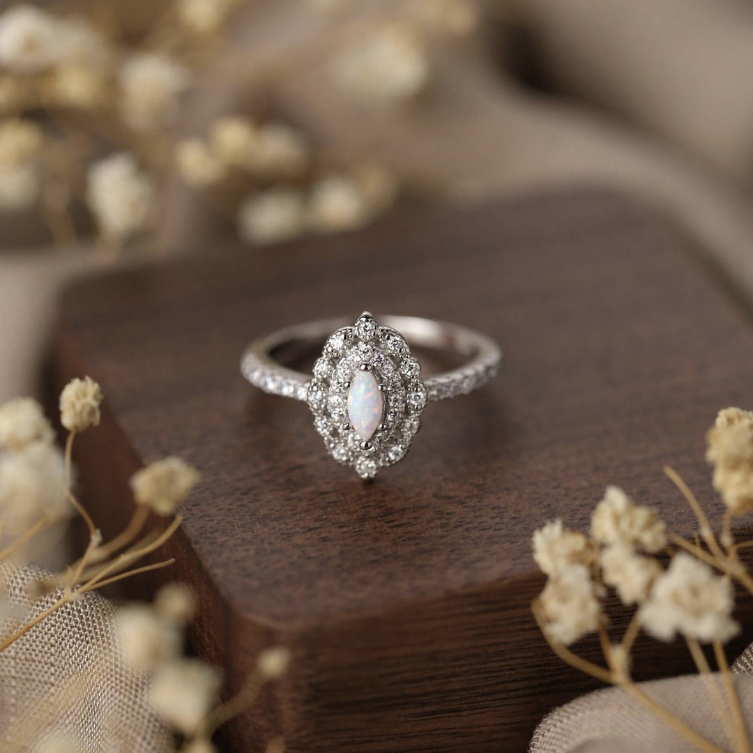 Bague de fiançailles Olivenorma Dainty Opal White Zircon gravée