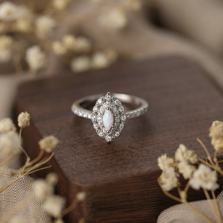 Bague de fiançailles Olivenorma Dainty Opal White Zircon gravée