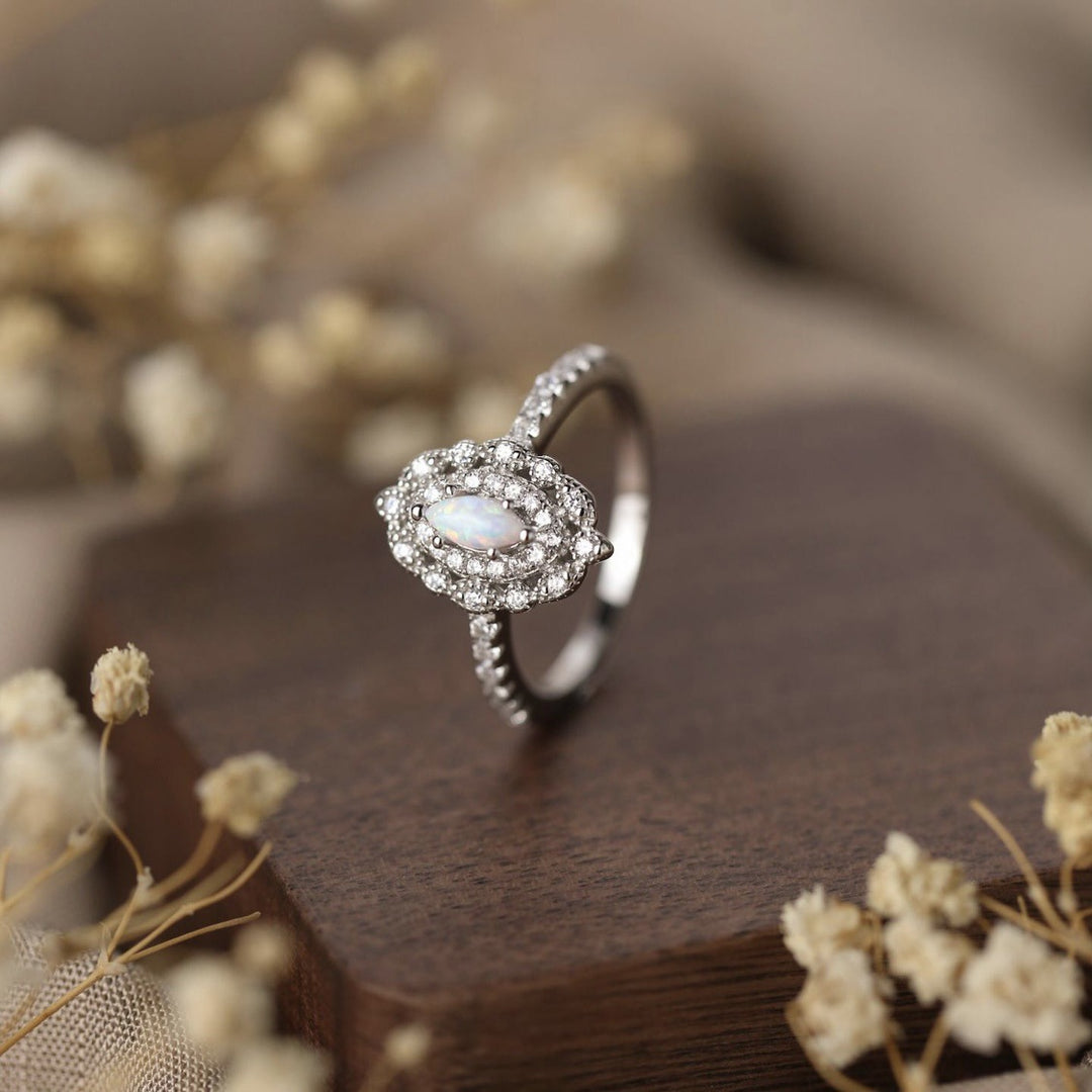 Bague de fiançailles Olivenorma Dainty Opal White Zircon gravée