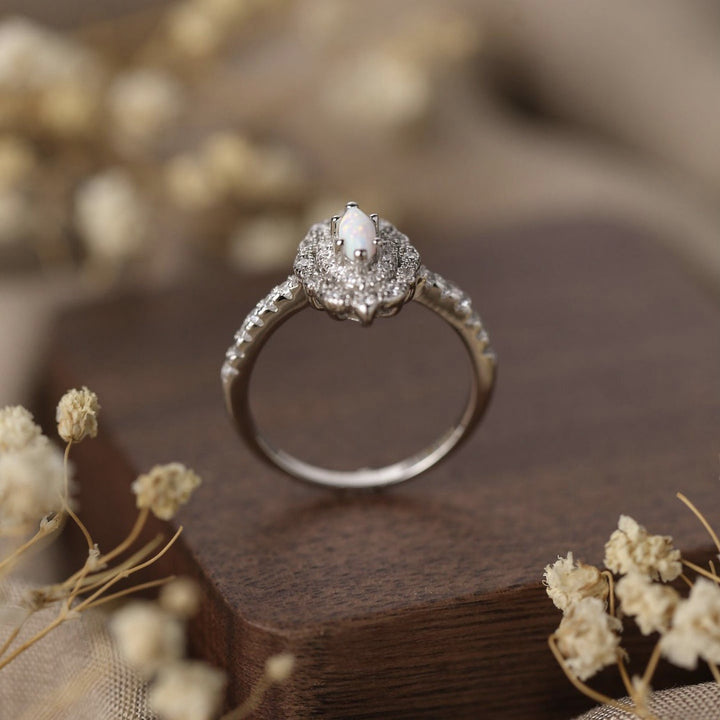 Bague de fiançailles Olivenorma Dainty Opal White Zircon gravée