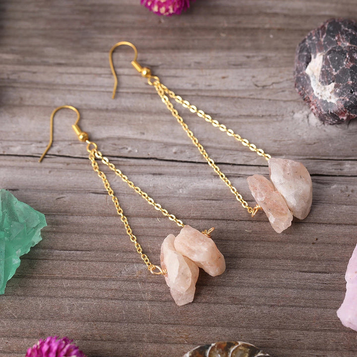 Boucles d'oreilles pendantes en chaîne dorée avec gravier de quartz naturel Olivenorma