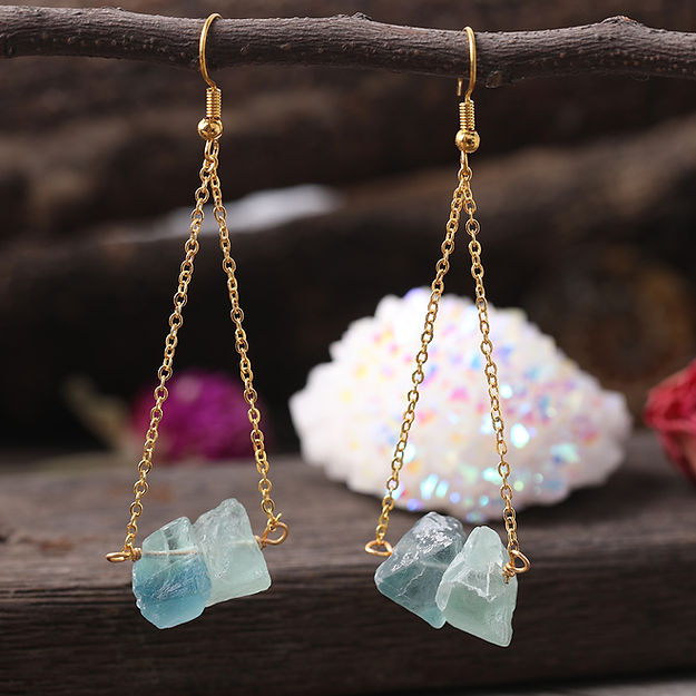 Boucles d'oreilles pendantes en chaîne dorée avec gravier de quartz naturel Olivenorma