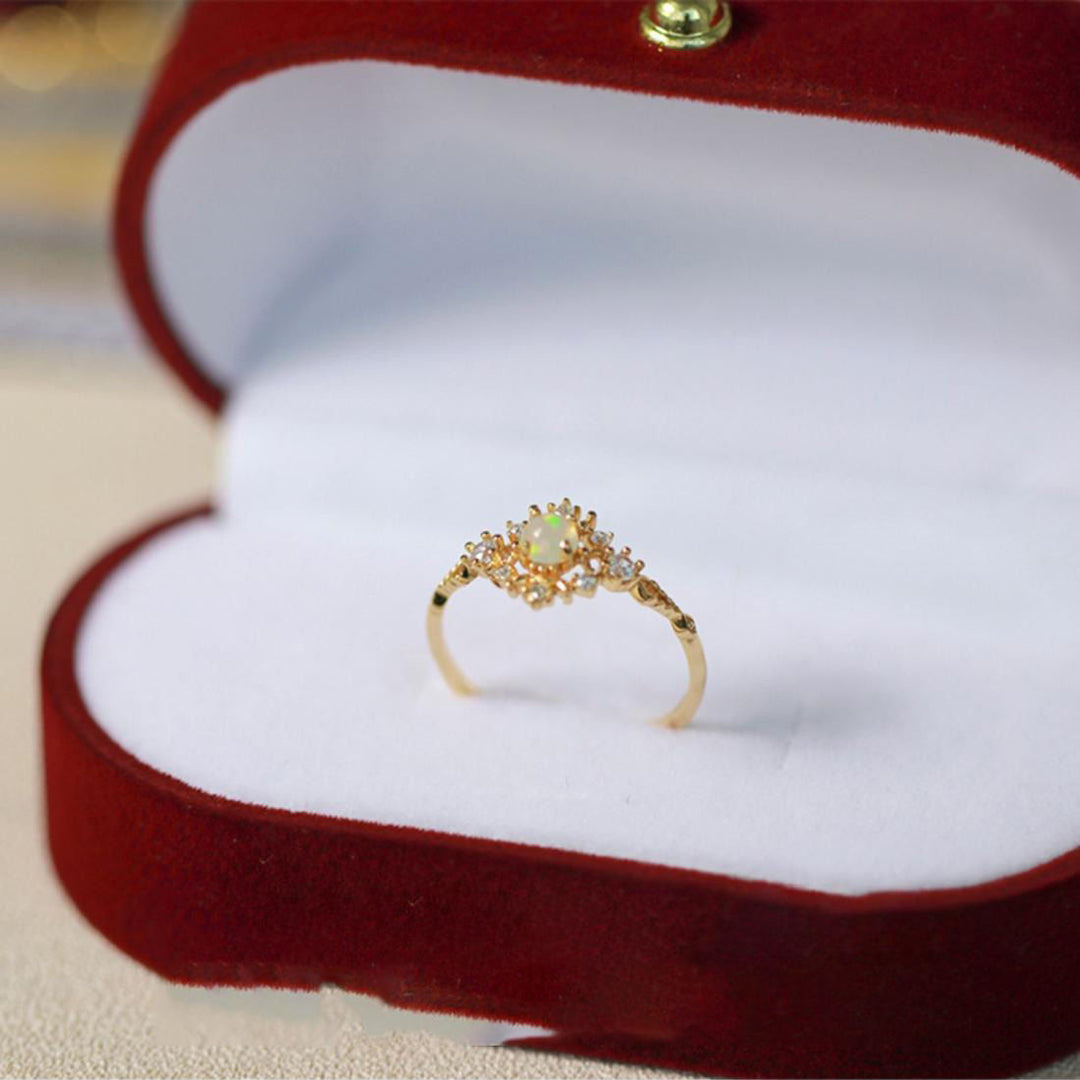 Bague de luxe légère en zircon blanc incrusté d'opale Olivenorma