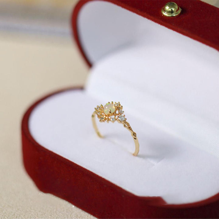 Bague de luxe légère en zircon blanc incrusté d'opale Olivenorma