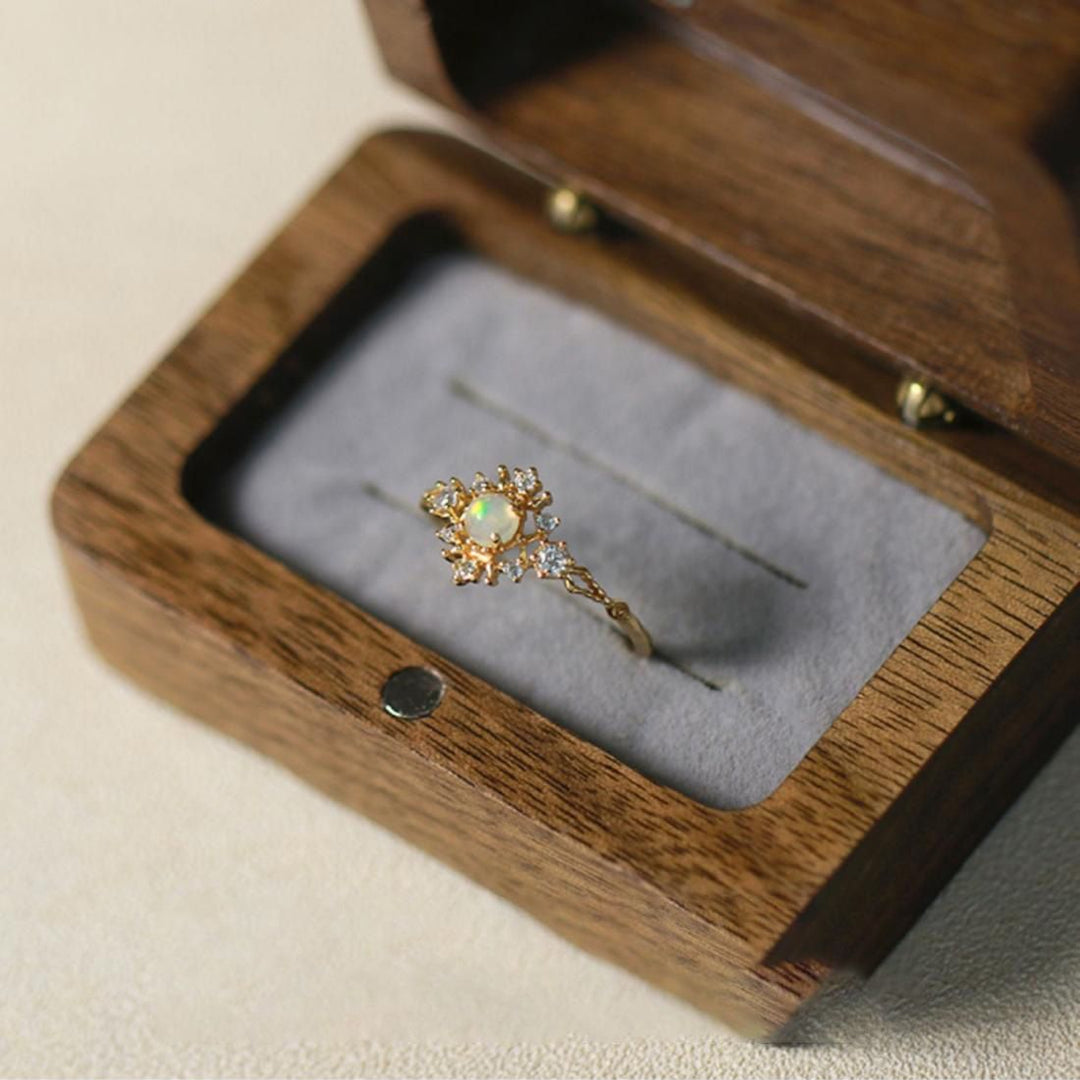 Bague de luxe légère en zircon blanc incrusté d'opale Olivenorma