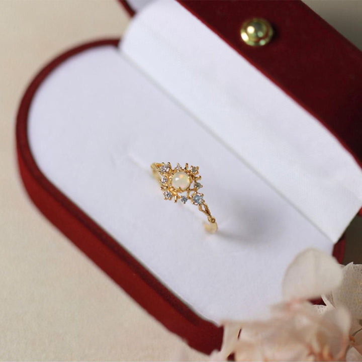 Bague de luxe légère en zircon blanc incrusté d'opale Olivenorma