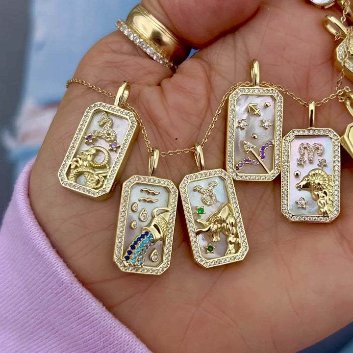 Collier avec carte de tarot et zircon du zodiaque Olivenorma