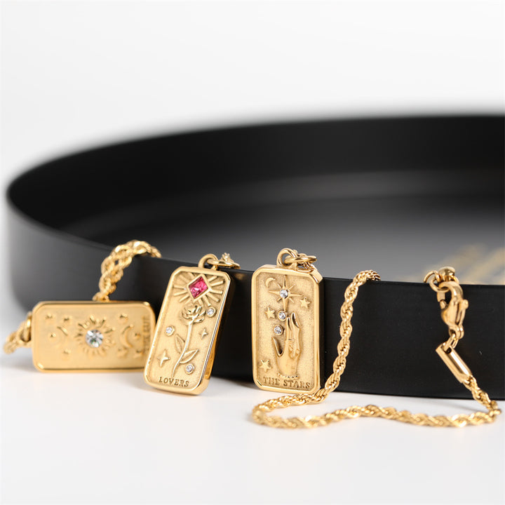 Collier de cartes de tarot carrées en acier titane Olivenorma