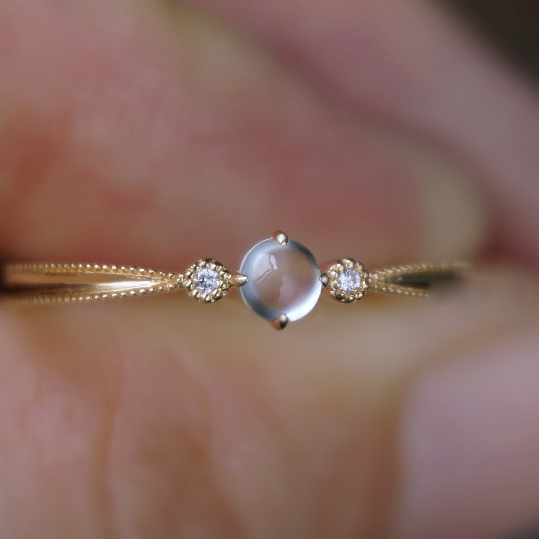 Bague simple en zircon blanc incrusté de cabochon de pierre de lune Olivenorma