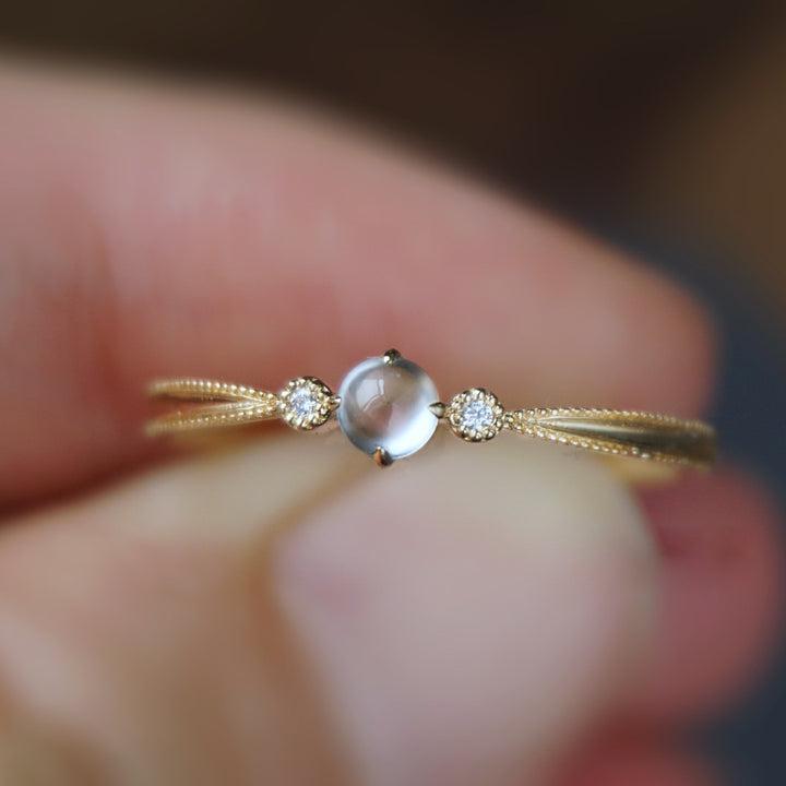 Bague simple en zircon blanc incrusté de cabochon de pierre de lune Olivenorma