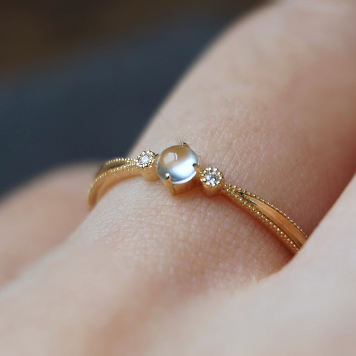 Bague simple en zircon blanc incrusté de cabochon de pierre de lune Olivenorma