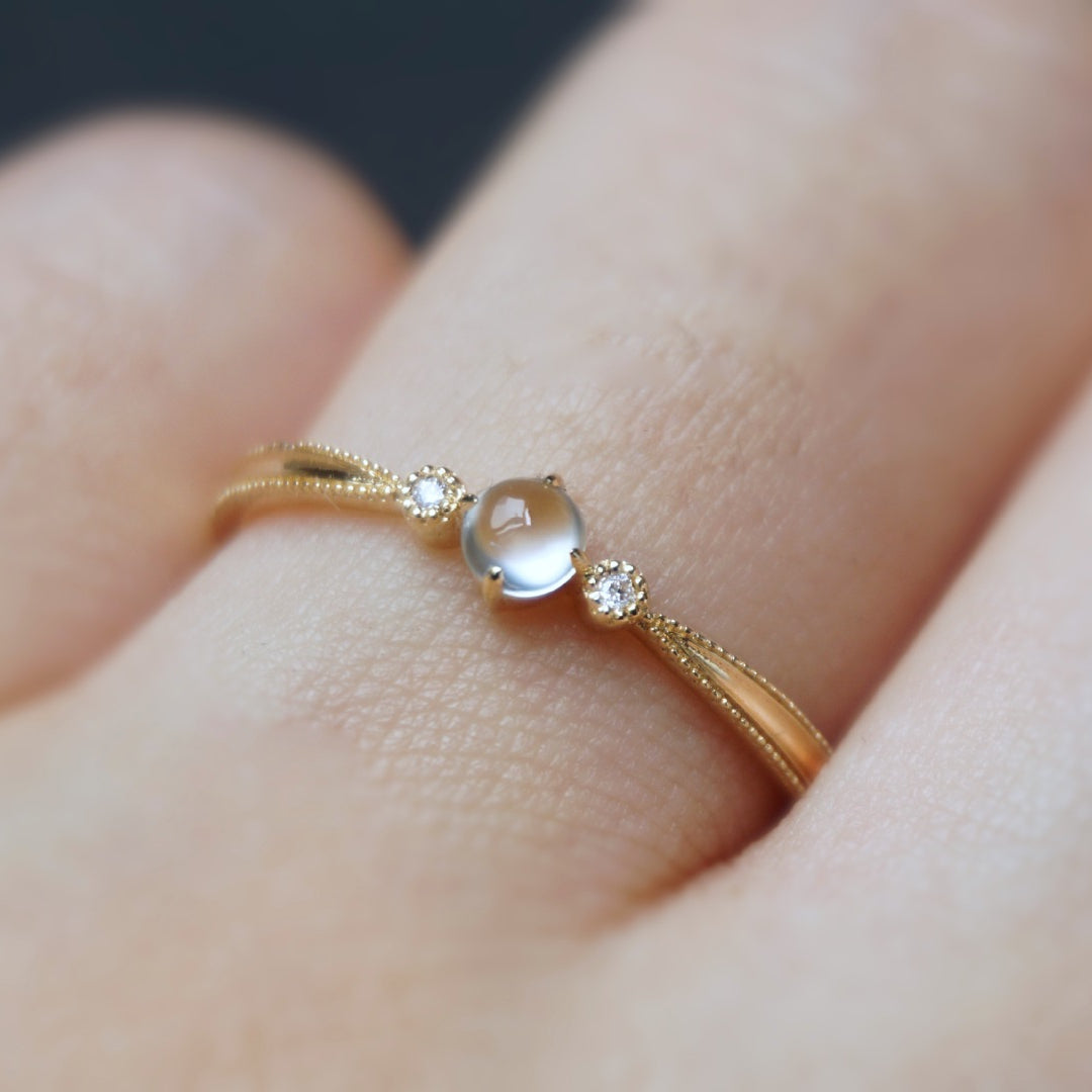 Bague simple en zircon blanc incrusté de cabochon de pierre de lune Olivenorma