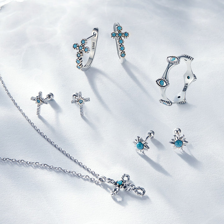 Boucles d'oreilles à tige en forme de croix solaire et mauvais œil turquoise Olivenorma