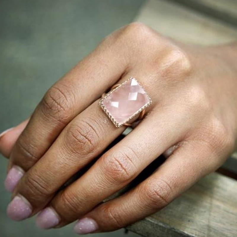 Bague cocktail rectangulaire large en quartz rose Olivenorma
