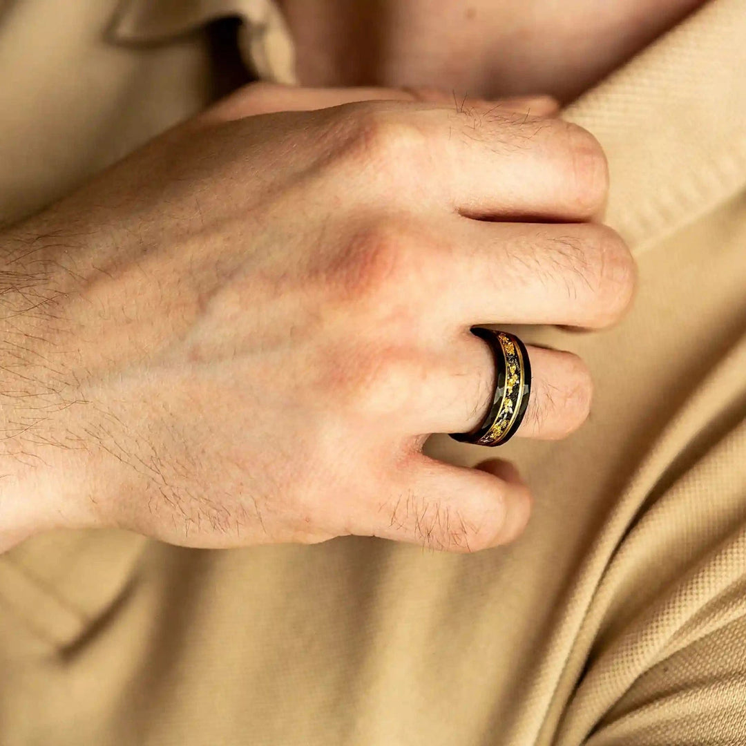 Bague en tungstène avec météorite noire et feuille d'or Olivenorma