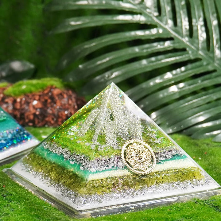 Pyramide d'orgone de guérison en péridot préhnite Olivenorma