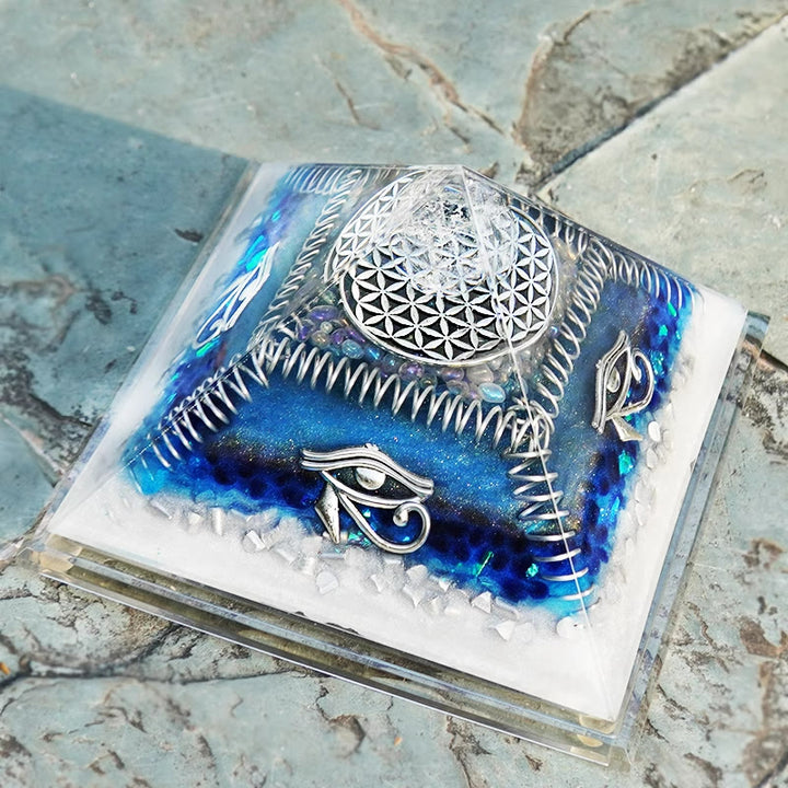 Pyramide d'orgone de guérison Oeil d'Horus Aigue-marine Olivenorma