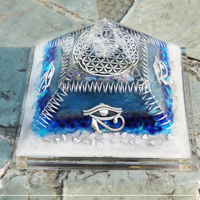 Pyramide d'orgone de guérison Oeil d'Horus Aigue-marine Olivenorma