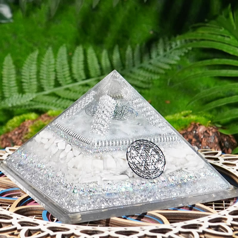 Pyramide d'orgone de guérison en pierre de lune en cristal transparent Olivenorma