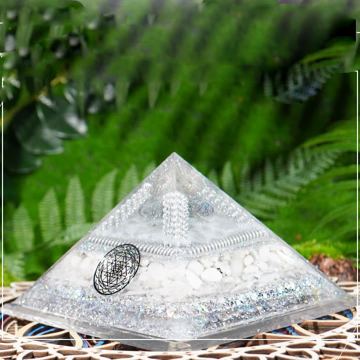 Pyramide d'orgone de guérison en pierre de lune en cristal transparent Olivenorma