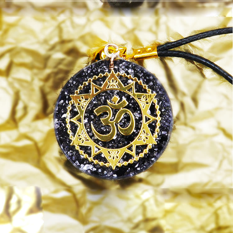 Collier Orgone OM en Agate Rouge et Grès Bleu Olivenorma