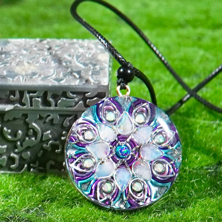 Collier porte-bonheur en orgonite avec pierre de lune et aigue-marine Olivenorma « Déesse du clair de lune »