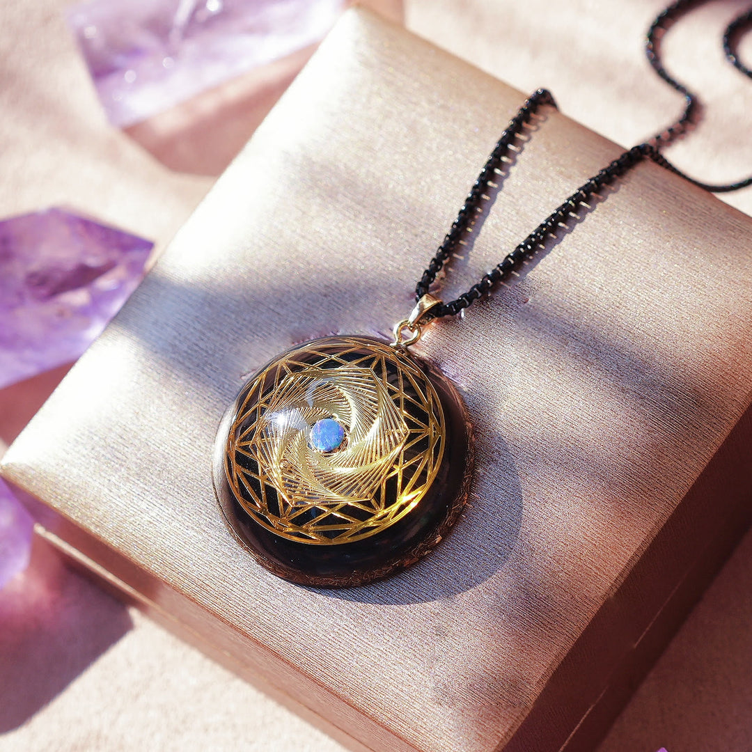 Collier d'orgone en obsidienne et opale Olivenorma