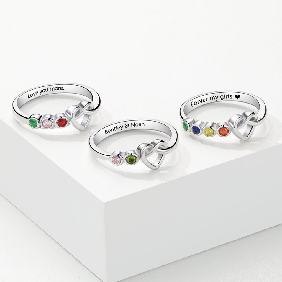 Bague avec pierre de naissance gravée en forme de cœur et liens personnalisés Olivenorma