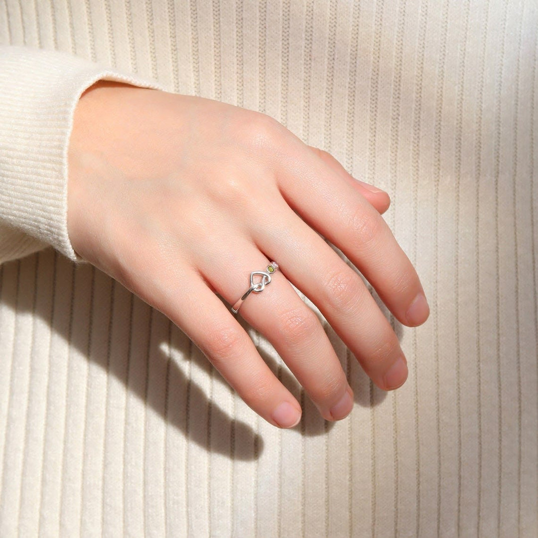 Bague avec pierre de naissance gravée en forme de cœur et liens personnalisés Olivenorma