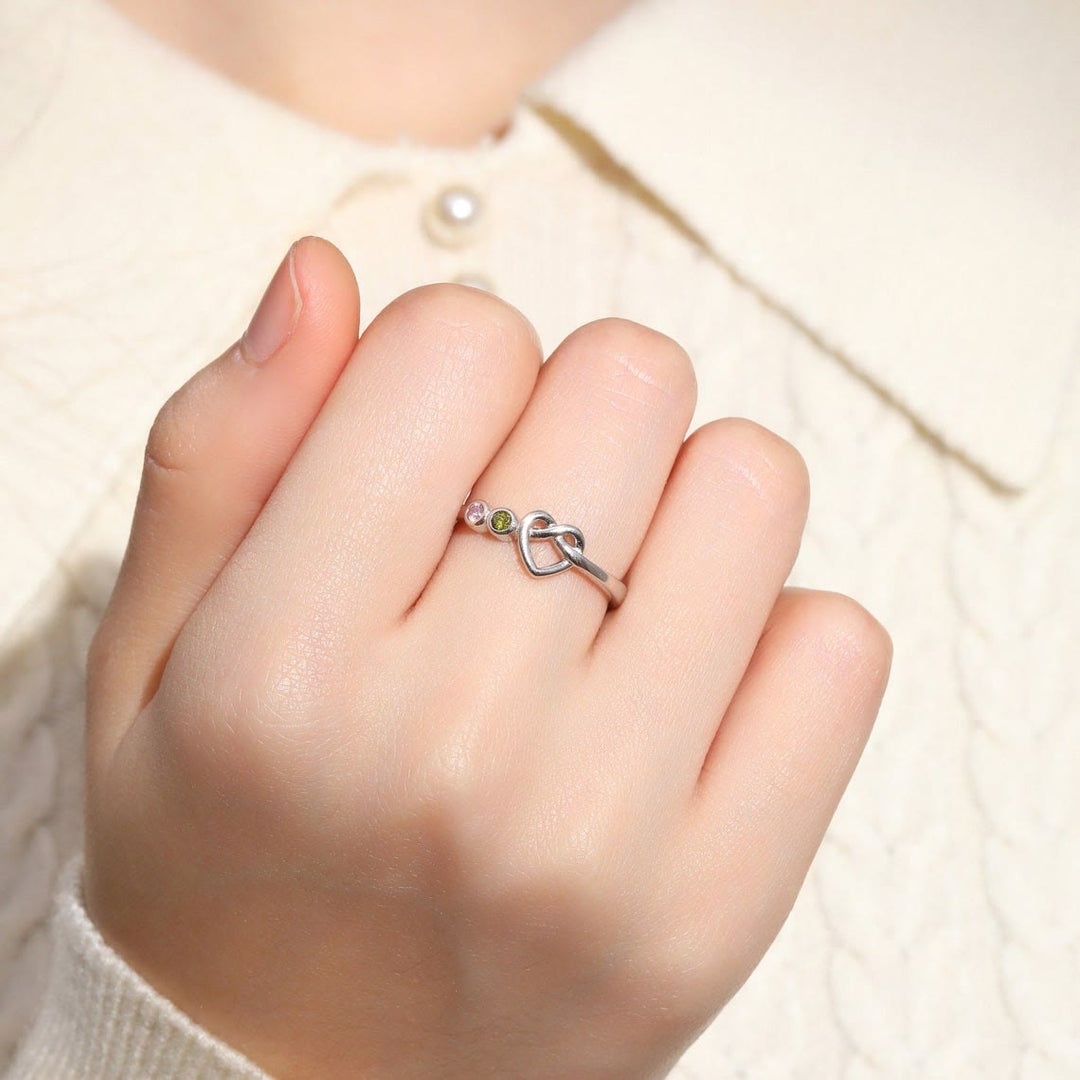 Bague avec pierre de naissance gravée en forme de cœur et liens personnalisés Olivenorma