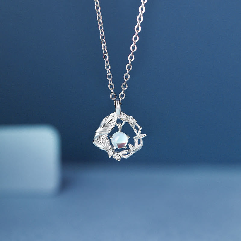 Collier en pierre de lune Olivenorma « Gomme Bleue et Oiseau »