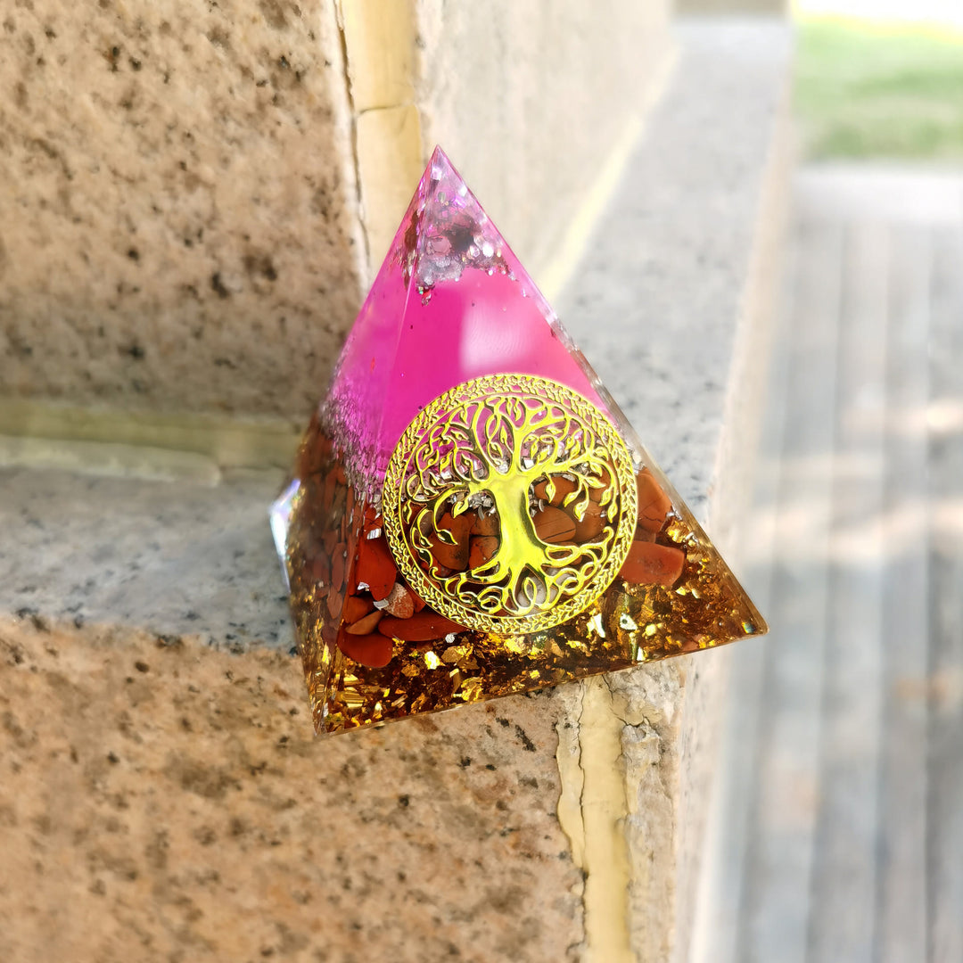 Pyramide d'orgone de l'arbre de vie en cristal rose et jaspe rouge Olivenorma