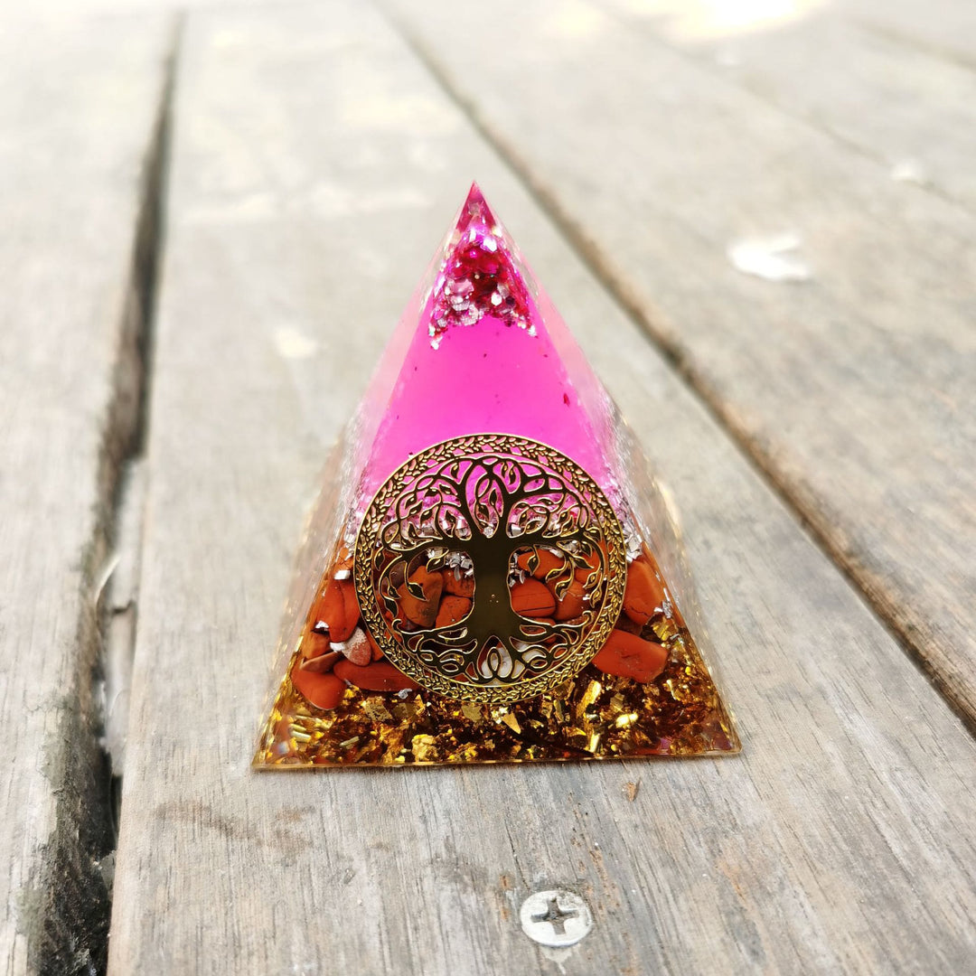 Pyramide d'orgone de l'arbre de vie en cristal rose et jaspe rouge Olivenorma