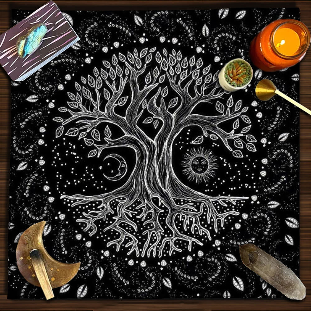 Nappe de Tarot Mystérieuse de l'Arbre Sacré d' Olivenorma Yggdrasil