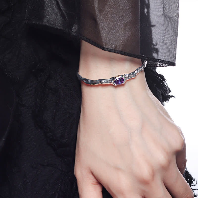 Bracelet ouvert irrégulier plaqué argent avec améthyste naturelle Olivenorma