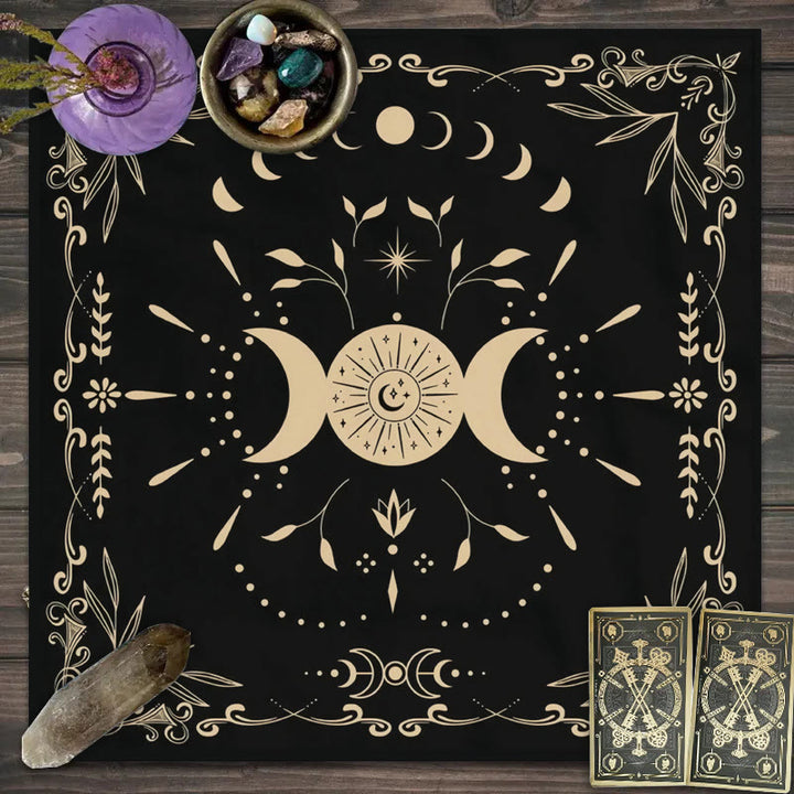 Nappe de tarot divinatoire avec symbole de la triple déesse de la lune Olivenorma