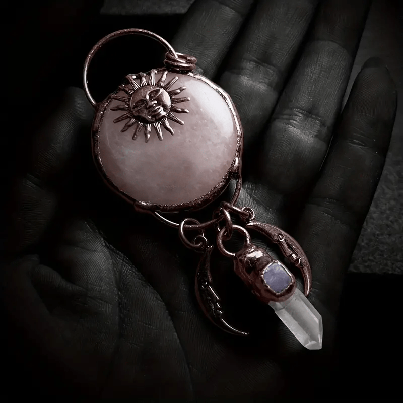 Collier pendentif en quartz rose en forme de soleil et de lune Olivenorma