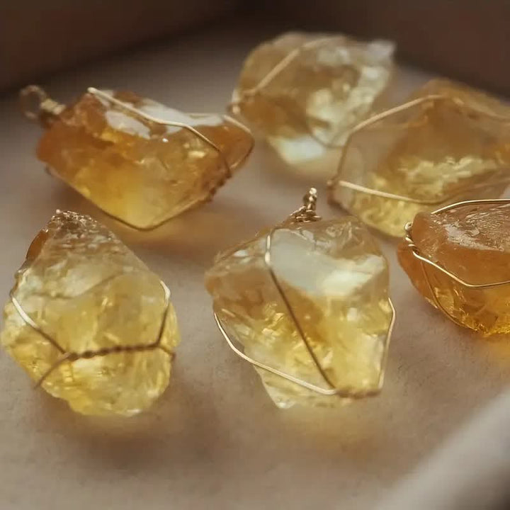 Collier avec pendentif enroulé en fil de fer et citrine naturelle Olivenorma